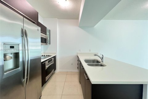 Condo in Miami, Florida, 1 bedroom  № 2000755 - photo 3