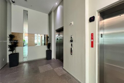 Condo in Miami, Florida, 1 bedroom  № 2000755 - photo 21