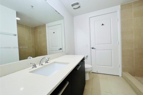 Condo in Miami, Florida, 1 bedroom  № 2000755 - photo 13
