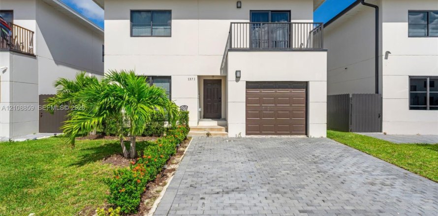 Villa ou maison à Florida City, Floride 5 chambres, 168.15 m2 № 2422934