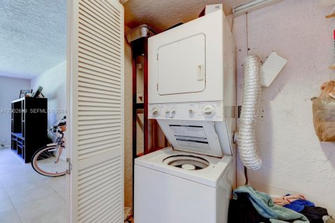 Condo in Deerfield Beach, Florida, 2 bedrooms  № 2067960 - photo 6