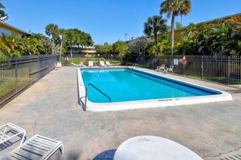Condo in Deerfield Beach, Florida, 2 bedrooms  № 2067960 - photo 11