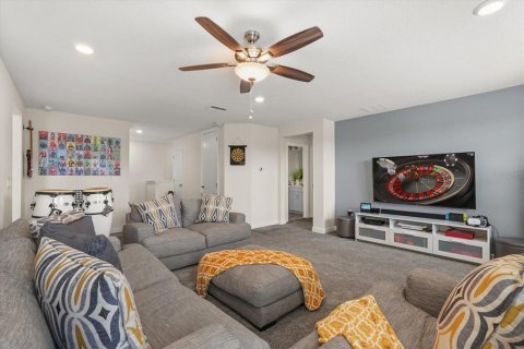 House in Davenport, Florida 4 bedrooms, 308.16 sq.m. № 1749405 - photo 12