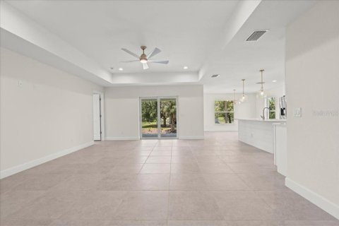 House in Englewood, Florida 3 bedrooms, 162.76 sq.m. № 1789224 - photo 14