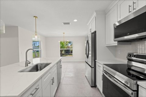 House in Englewood, Florida 3 bedrooms, 162.76 sq.m. № 1789224 - photo 9