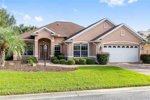 House in Ocala, Florida 3 bedrooms, 180.97 sq.m. № 1903936 - photo 1