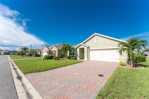 House in Punta Gorda, Florida 3 bedrooms, 156.35 sq.m. № 1913377 - photo 1