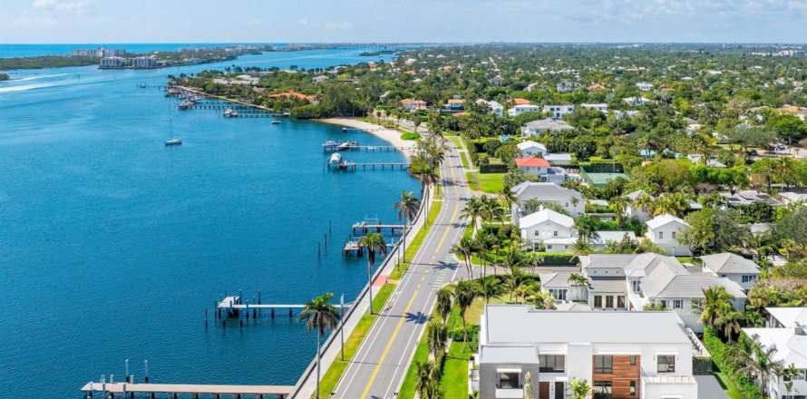 House in West Palm Beach, Florida 8 bedrooms, 732.72 sq.m. № 1077581