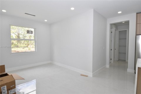 Купить виллу или дом в Лихай-Эйкерс, Флорида 9 комнат, 190.54м2, № 2033515 - фото 14