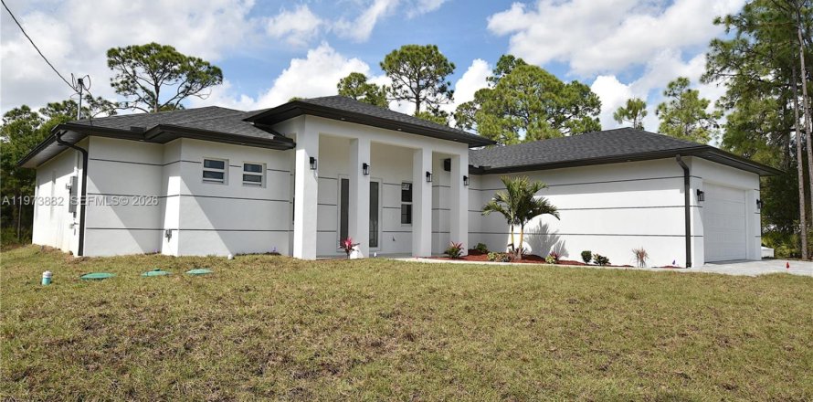 Дом в Лихай-Эйкерс, Флорида 9 комнат, 190.54м2 № 2033515