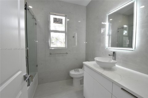 Купить виллу или дом в Лихай-Эйкерс, Флорида 9 комнат, 190.54м2, № 2033515 - фото 28