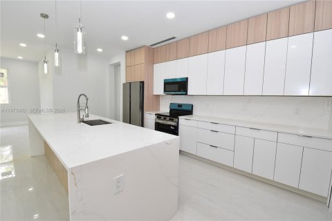 Купить виллу или дом в Лихай-Эйкерс, Флорида 9 комнат, 190.54м2, № 2033515 - фото 18