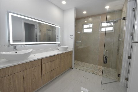 Купить виллу или дом в Лихай-Эйкерс, Флорида 9 комнат, 190.54м2, № 2033515 - фото 23