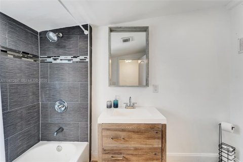 Villa ou maison à vendre à Dania Beach, Floride: 4 chambres, 115.94 m2 № 2022143 - photo 14