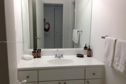 Copropriété à louer à Miami Beach, Floride: 49.7 m2 № 1731323 - photo 10