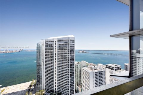 Condo in Miami, Florida, 1 bedroom  № 1706628 - photo 1