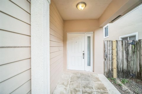 Casa en venta en Homestead, Florida, 5 dormitorios, 201.6 m2 № 1997800 - foto 3