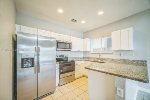 Casa en venta en Homestead, Florida, 5 dormitorios, 201.6 m2 № 1997800 - foto 9