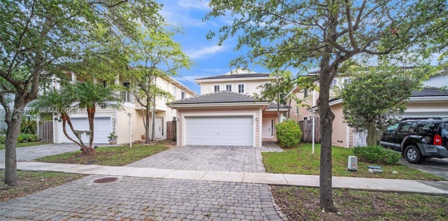 Casa en Homestead, Florida 5 dormitorios, 201.6 m2 № 1997800