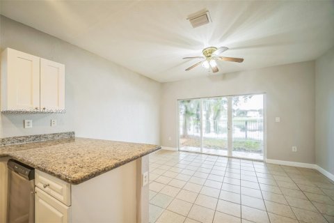 Casa en venta en Homestead, Florida, 5 dormitorios, 201.6 m2 № 1997800 - foto 10