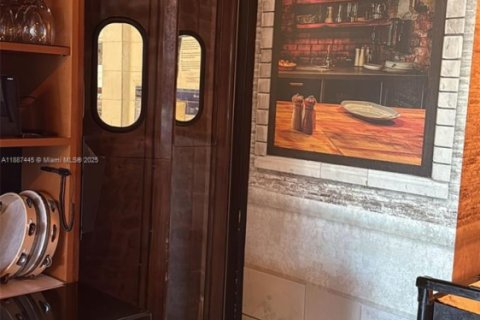 Propiedad comercial en venta en Miami, Florida № 1933053 - foto 7