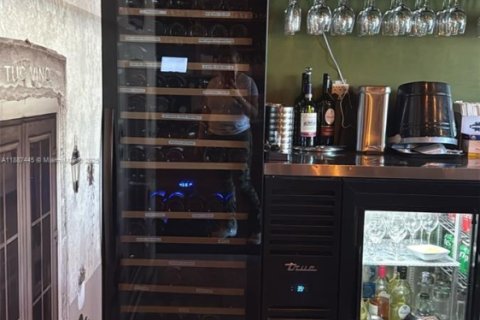 Propiedad comercial en venta en Miami, Florida № 1933053 - foto 14