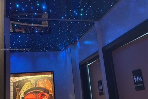 Propiedad comercial en venta en Miami, Florida № 1933053 - foto 6