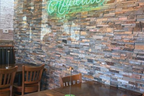 Propiedad comercial en venta en Miami, Florida № 1933053 - foto 2