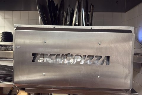 Propiedad comercial en venta en Miami, Florida № 1933053 - foto 11