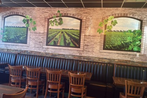 Propiedad comercial en venta en Miami, Florida № 1933053 - foto 4