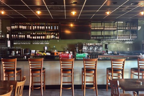 Propiedad comercial en venta en Miami, Florida № 1933053 - foto 1