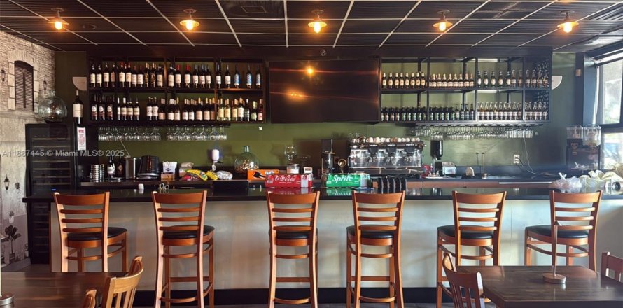 Propiedad comercial en Miami, Florida № 1933053