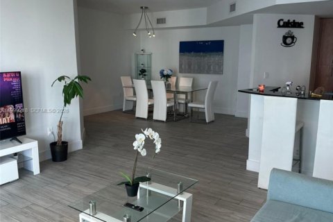 Copropriété à vendre à North Bay Village, Floride: 2 chambres, 116.22 m2 № 2067625 - photo 3