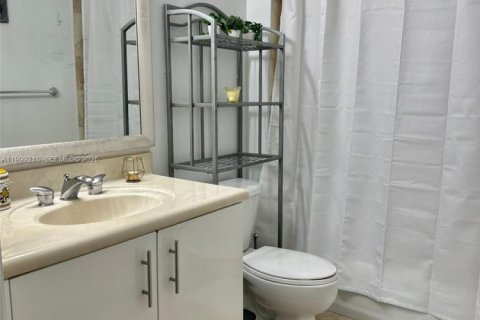 Copropriété à vendre à North Bay Village, Floride: 2 chambres, 116.22 m2 № 2067625 - photo 9