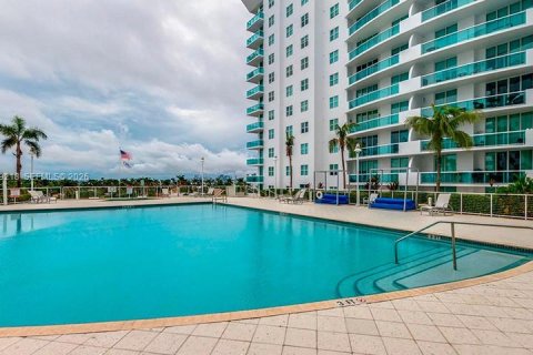 Copropriété à vendre à North Bay Village, Floride: 2 chambres, 116.22 m2 № 2067625 - photo 2