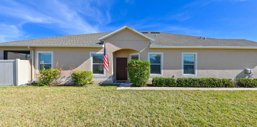House in Hudson, Florida 3 bedrooms, 141.3 sq.m. № 2107843