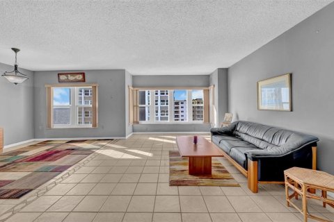 Condo in Redington Shores, Florida, 2 bedrooms  № 1648097 - photo 8