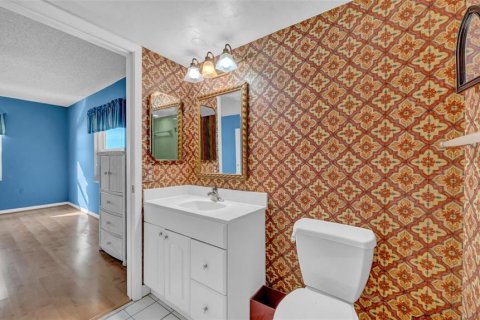 Condo in Redington Shores, Florida, 2 bedrooms  № 1648097 - photo 27