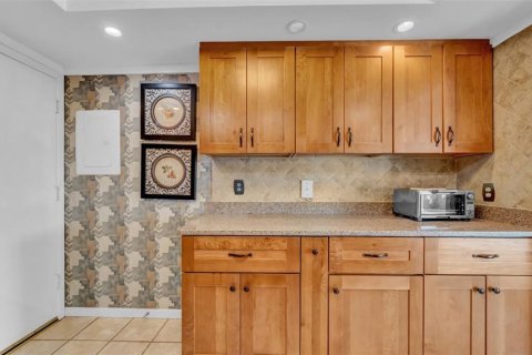 Condo in Redington Shores, Florida, 2 bedrooms  № 1648097 - photo 18