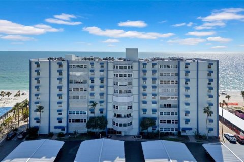 Condo in Redington Shores, Florida, 2 bedrooms  № 1648097 - photo 28