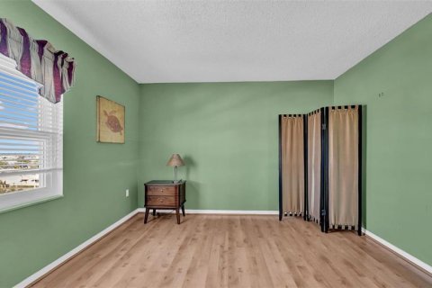 Condo in Redington Shores, Florida, 2 bedrooms  № 1648097 - photo 22