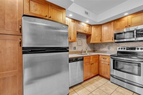 Condo in Redington Shores, Florida, 2 bedrooms  № 1648097 - photo 16