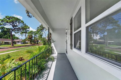 Villa ou maison à vendre à Saint Petersburg, Floride: 3 chambres, 113.9 m2 № 2360901 - photo 8