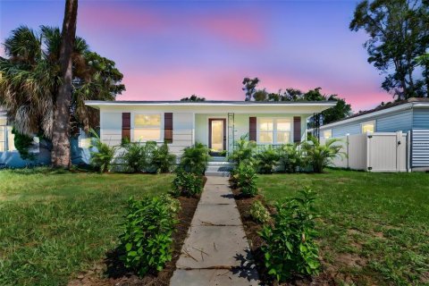 Casa en Saint Petersburg, Florida 3 dormitorios, 113.9 m2 № 2360901