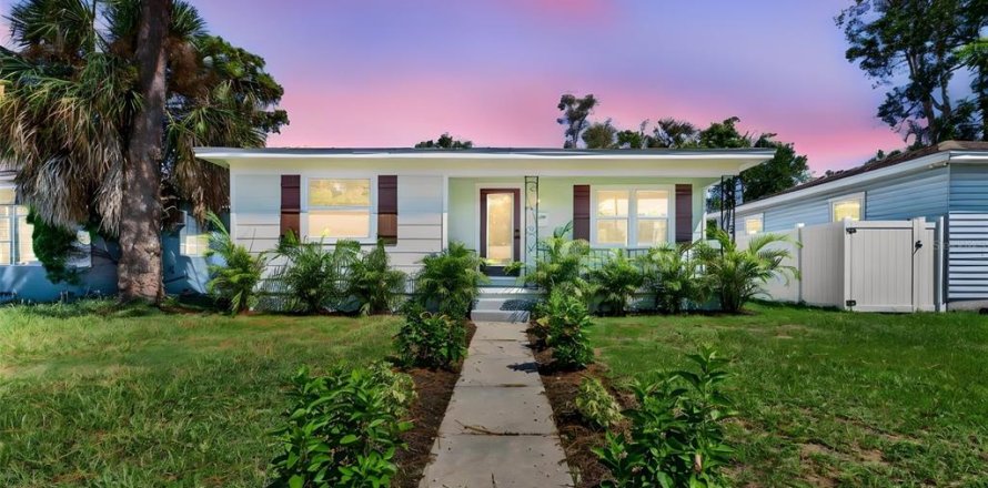 Villa ou maison à Saint Petersburg, Floride 3 chambres, 113.9 m2 № 2360901
