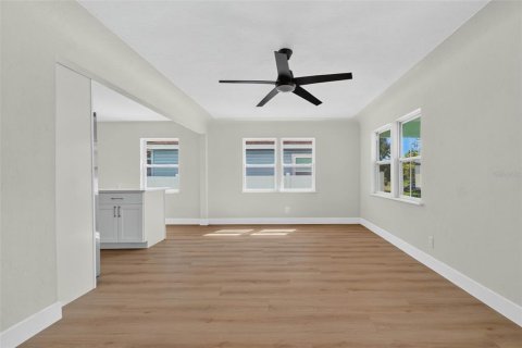 Villa ou maison à vendre à Saint Petersburg, Floride: 3 chambres, 113.9 m2 № 2360901 - photo 13