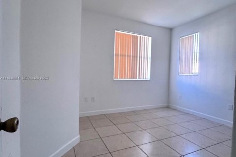 Снять в аренду кондоминиум в Хомстед, Флорида 3 спальни, 98.48м2, № 1988260 - фото 25