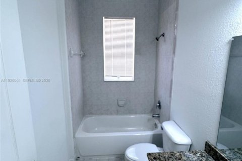 Снять в аренду кондоминиум в Хомстед, Флорида 3 спальни, 98.48м2, № 1988260 - фото 24