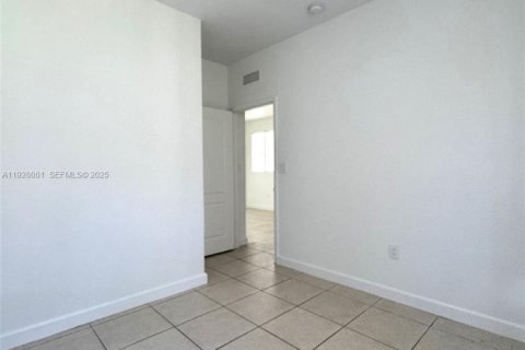 Снять в аренду кондоминиум в Хомстед, Флорида 3 спальни, 98.48м2, № 1988260 - фото 22