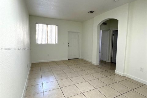 Снять в аренду кондоминиум в Хомстед, Флорида 3 спальни, 98.48м2, № 1988260 - фото 17